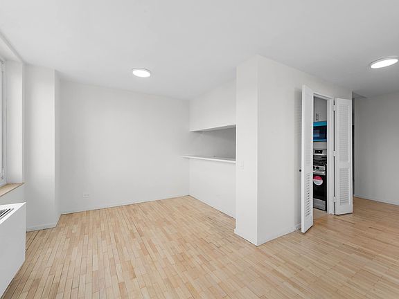 5th image of 250 W 90th St #Penthouse 2f