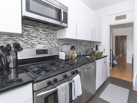 4th image of 529 8th St APT 3C
