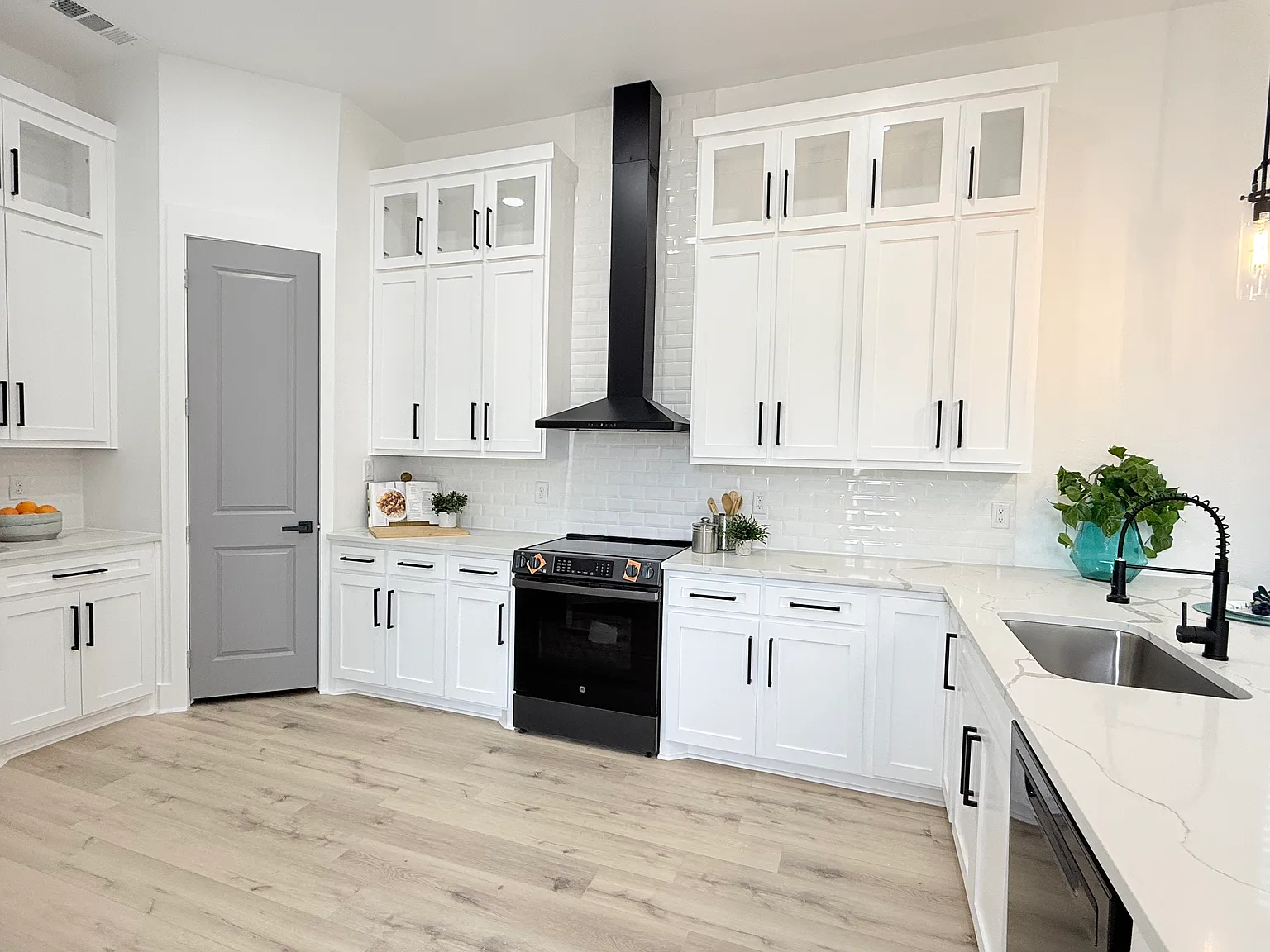 3 bed, 2122 sqft, $2,695 — Photo 3
