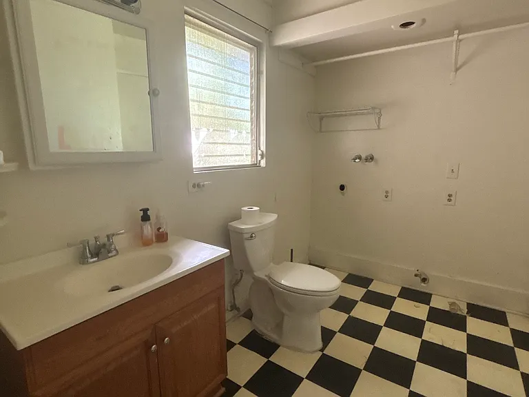 1432 Wardman Dr — Photo 10