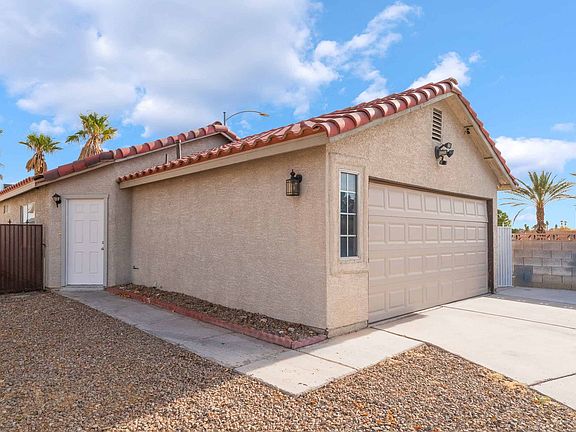 3rd image of 900 Calico Hills Ct