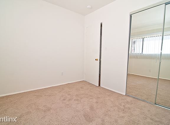 4th image of 827 10th St APT 9
