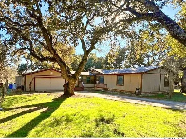 8790 Whartons Dock, Bandera, TX 78003