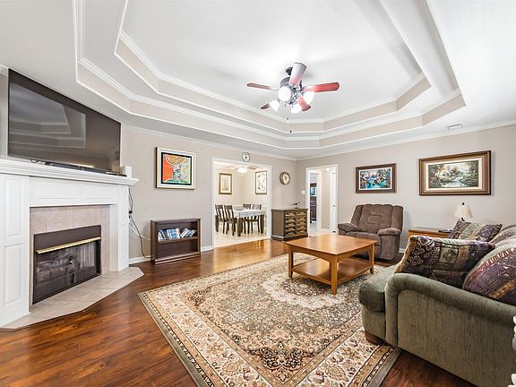 3rd image of 32 Orchid Ln