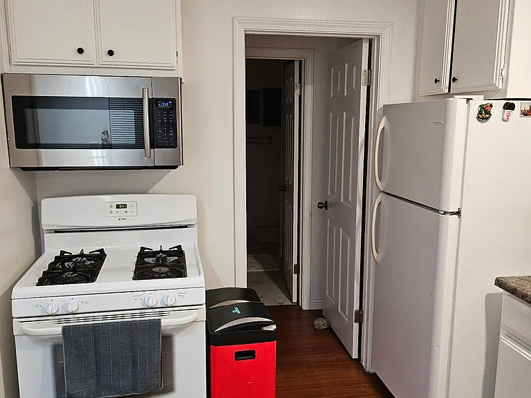 College Dr — Photo 7