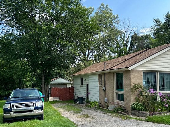 3rd image of 381 Lakeview Dr
