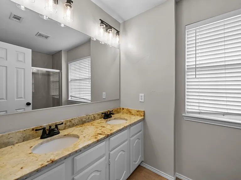 2421 Kittyhawk Dr — Photo 7