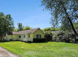 3050 Marlington Rd, Waterford, MI 48329