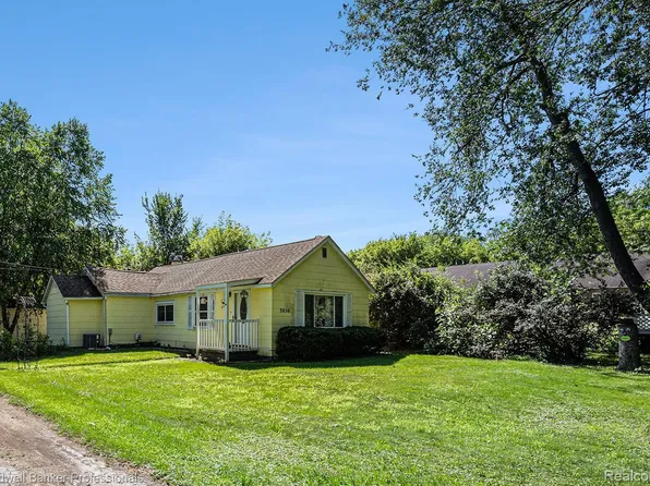 3050 Marlington Rd, Waterford, MI 48329