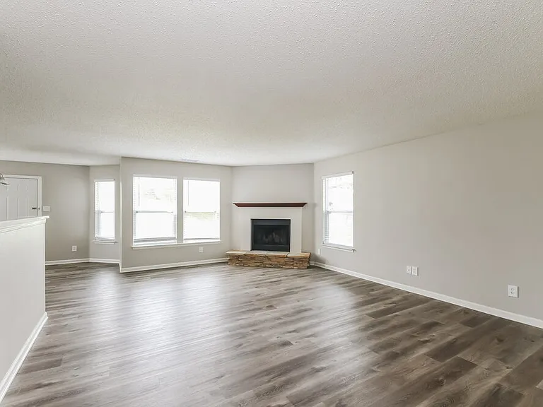 5978 N Rockingham Ln — Photo 5