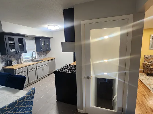 2000 Whitewater Trl N, Brooklyn Park, MN 55444