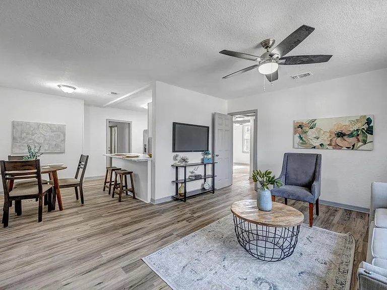 8025 Paul Jones Dr — Photo 2