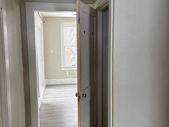 4th image of 124 Watson Ave