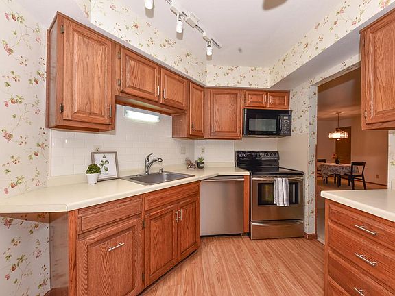5th image of 7234 N Green Bay AVENUE #105