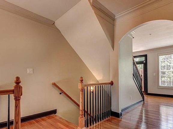 5th image of 609 Lexington Vlg