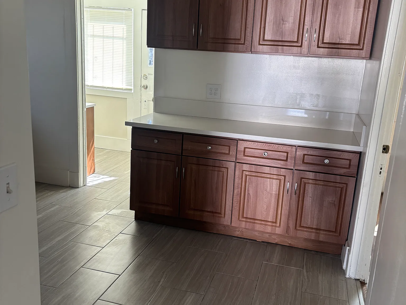 3 bed, 1.5 bath, 1204 sqft, $3,600 — Photo 3