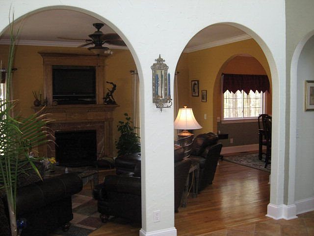 1st image of 105 Riverview Dr