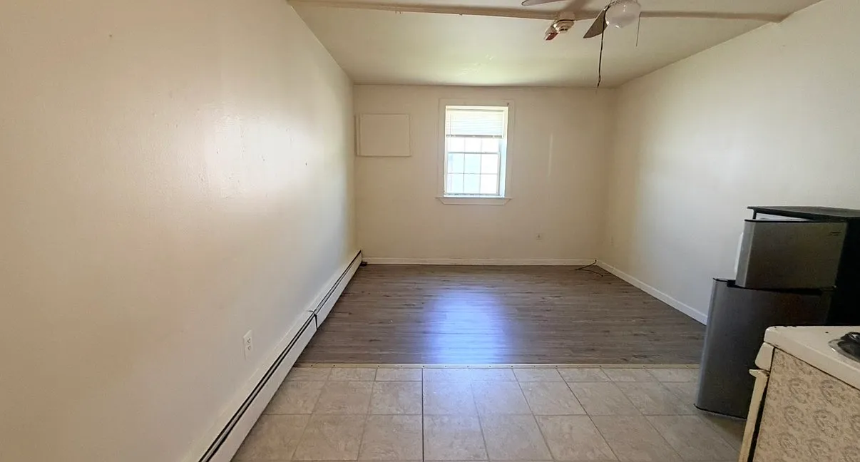 Studio, 200 sqft, $1,600 — Photo 4
