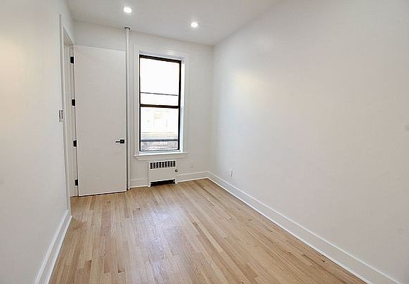 5th image of 709 Manhattan Ave #2