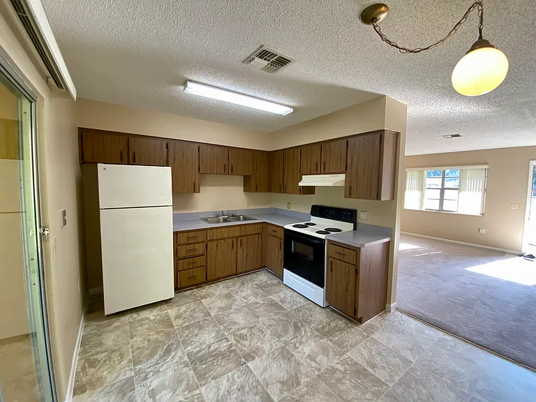 20004 Suncrest Dr — Photo 4
