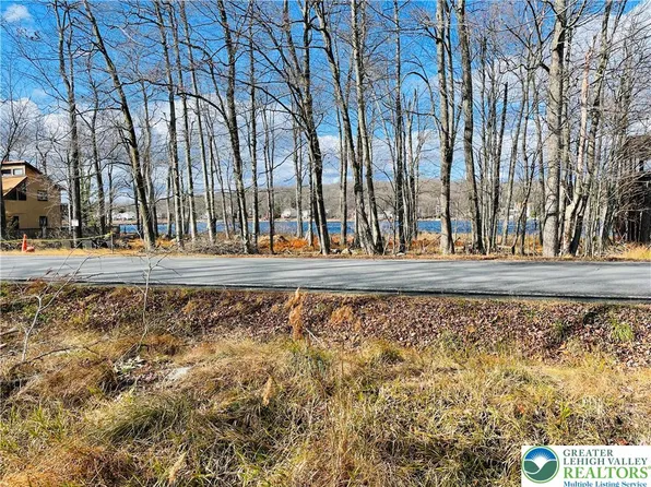 789 Waterfront Dr, Tobyhanna, PA 18466