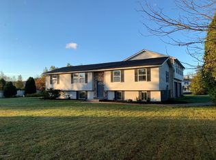 107 Farm Ct, Brodheadsville, PA