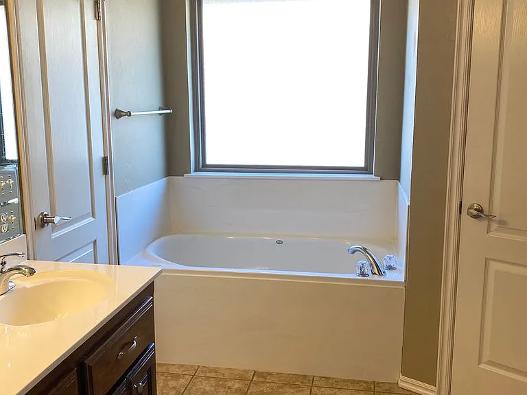 324 Madison Place Dr — Photo 12