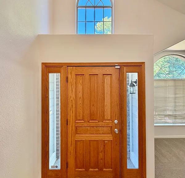5663 Montclair Cir — Photo 3