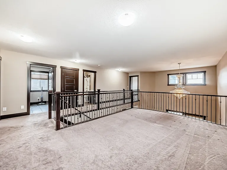 3015 Winspear Cmn SW — Photo 64