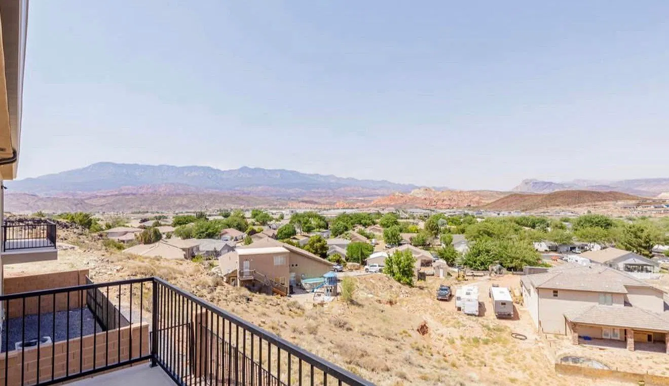 4 bed, 2500 sqft, $2,350 — Photo 4