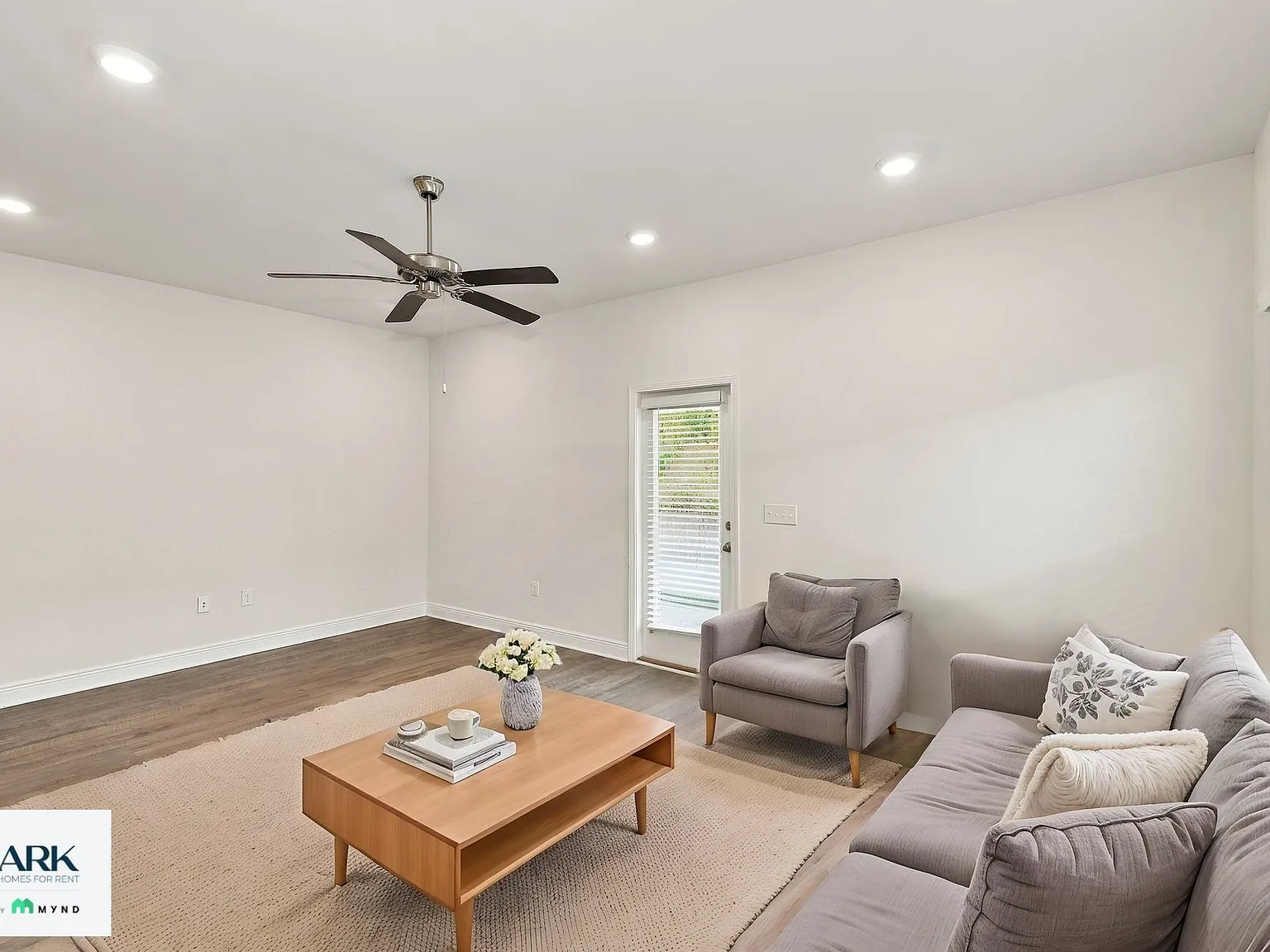 3 bed, 2.5 bath, 1553 sqft, $1,805 — Photo 3