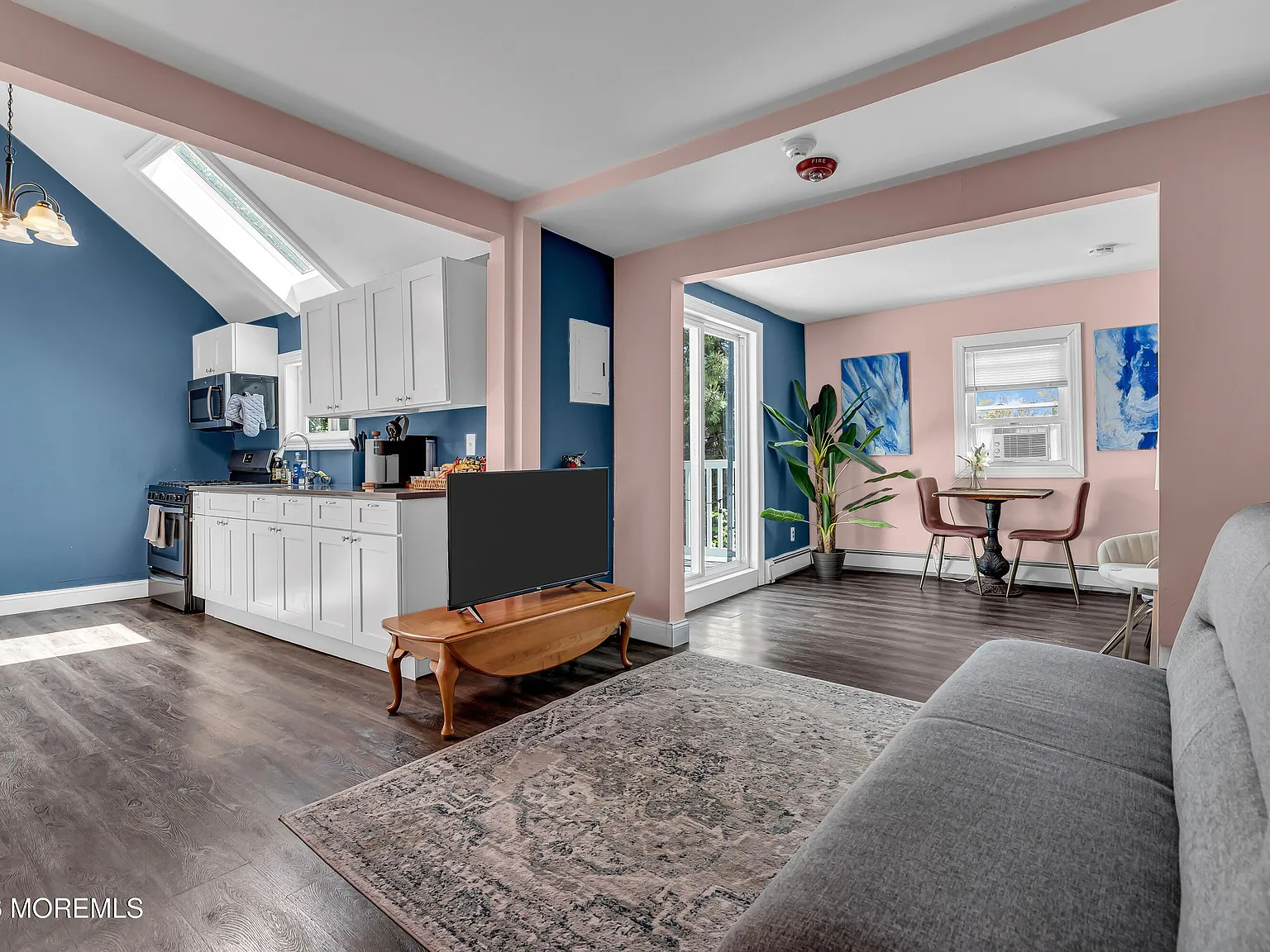1 bed, 2932 sqft, $2,250 — Photo 2