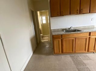 9 York St APT 8, Springfield, MA 01105