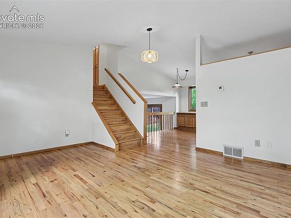 3rd image of 3920 Glenhurst St