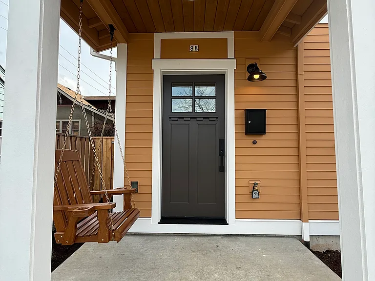 8 N Morgan St #B — Photo 2