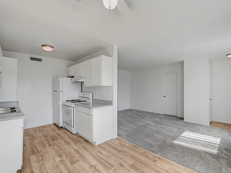 4805_Heidi St_unit 15-8