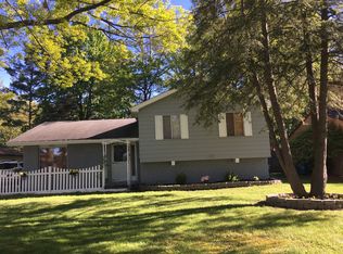 26027 Redwood Dr, Olmsted Falls, OH