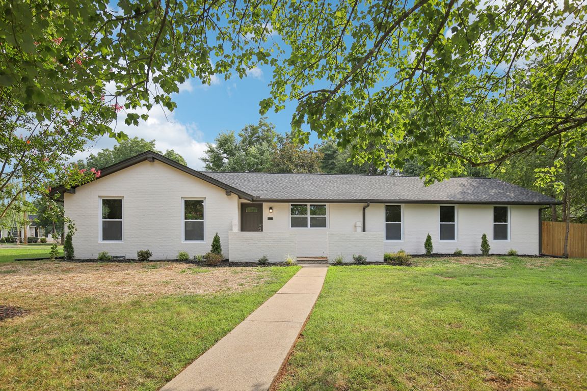 Belfield Ct-S0108-001.jpg