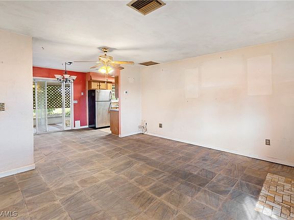 4th image of 801 Grant Ln