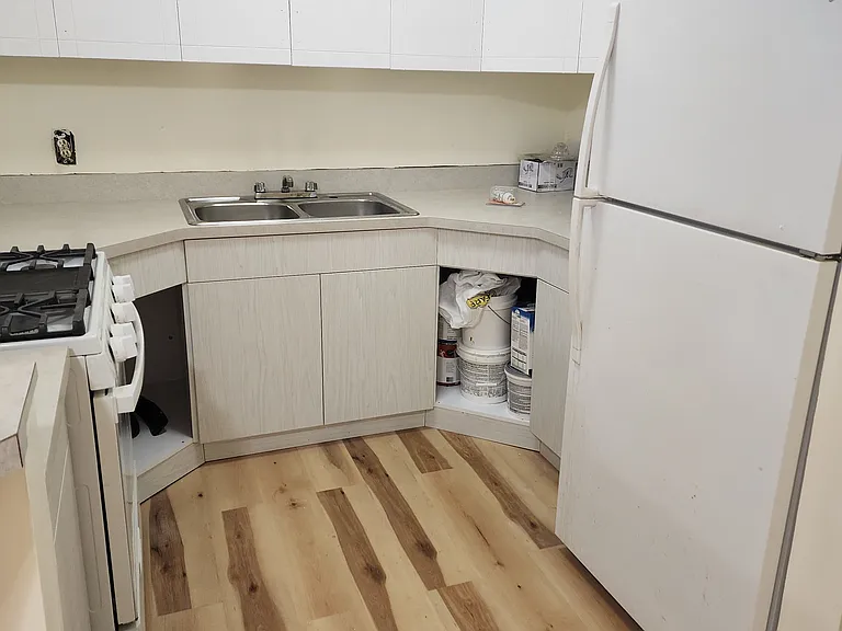 939 E 227th St #3 — Photo 3