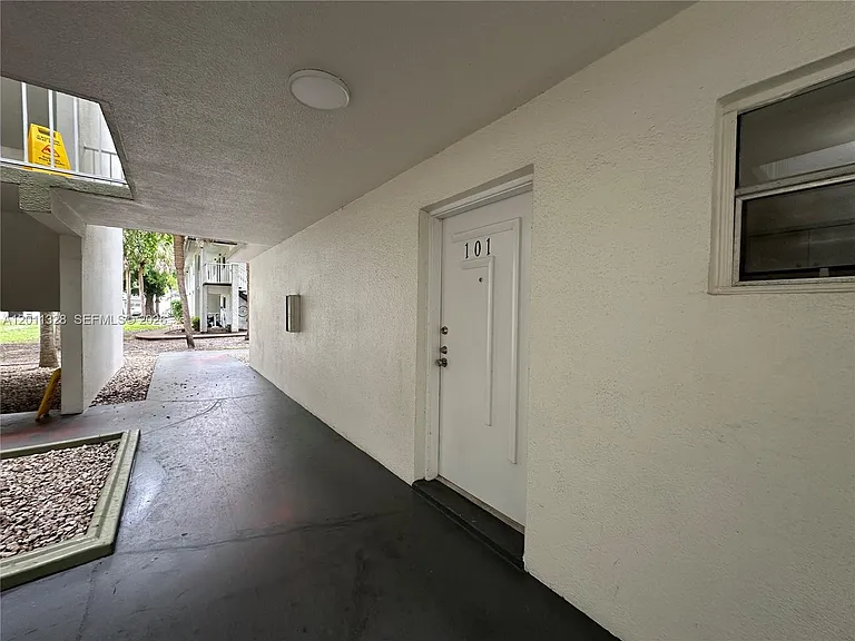 4215 N University Dr #101 — Photo 6