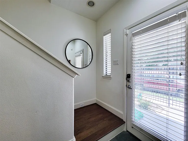 403 Jackson Hill St — Photo 11