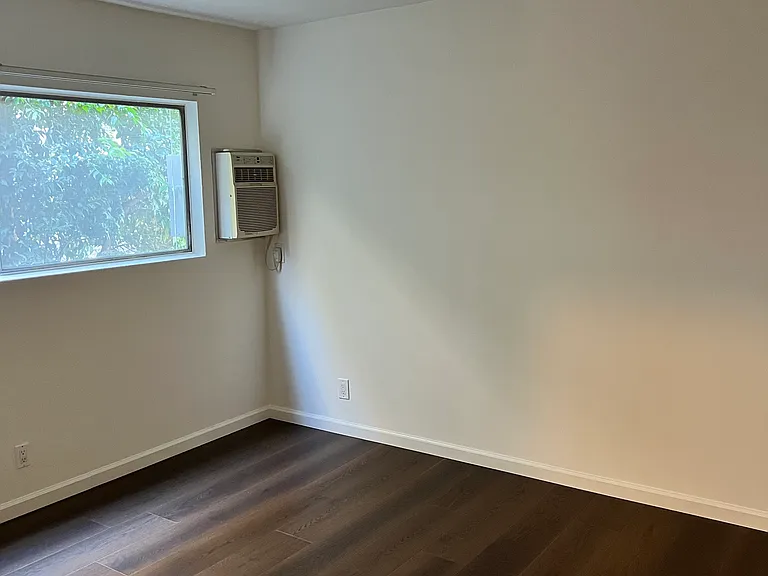 4653 Fulton Ave #10 — Photo 6