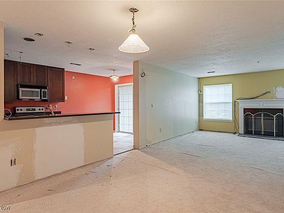 5th image of 220 Fox Hollow Dr APT 112