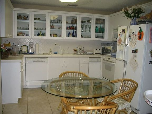 Eat-in Kitchen