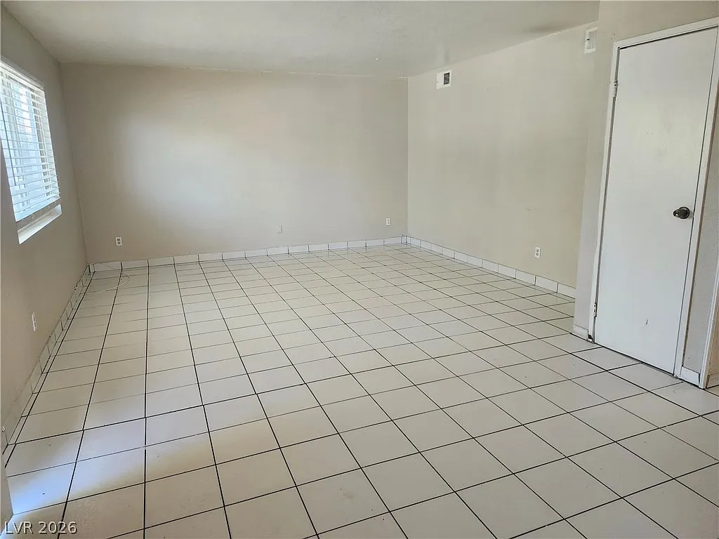 Building Photo - 4737 Thunderbolt Ave #1