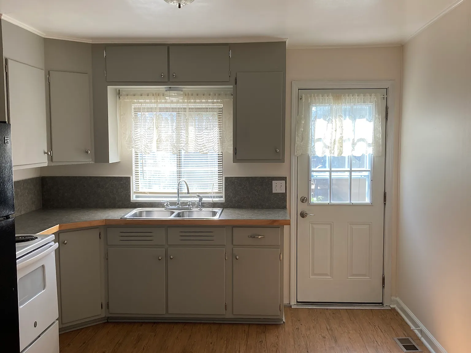 2 bed, 720 sqft, $1,300 — Photo 1