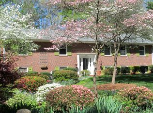 2595 Woodberry Dr, Winston Salem, NC 27106