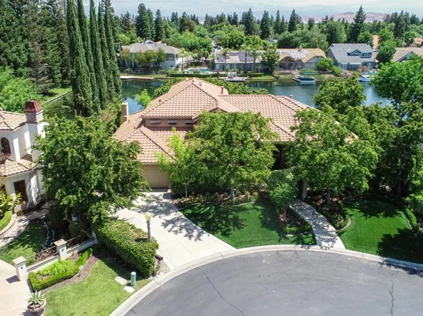 521 E Chesapeake Cir, Fresno, CA 93730