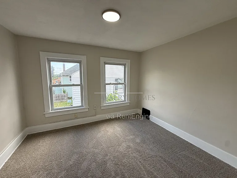 301 Roslyn Ave NW #303 — Photo 13